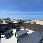 Distant Seaview Penthouse Apartment *