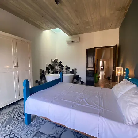 Distant Seaview Penthouse Apartament *