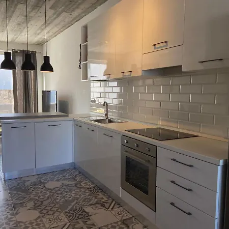 Distant Seaview Penthouse Apartman *