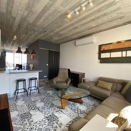 Distant Seaview Penthouse