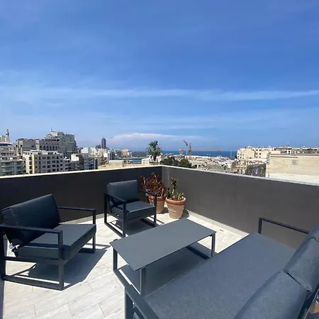 Distant Seaview Penthouse Apartament *
