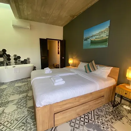 Distant Seaview Penthouse Lejlighed