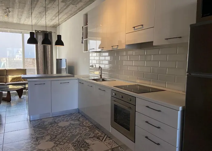 Distant Seaview Penthouse Daire *