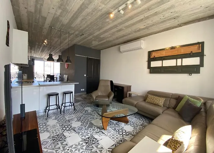 Distant Seaview Penthouse