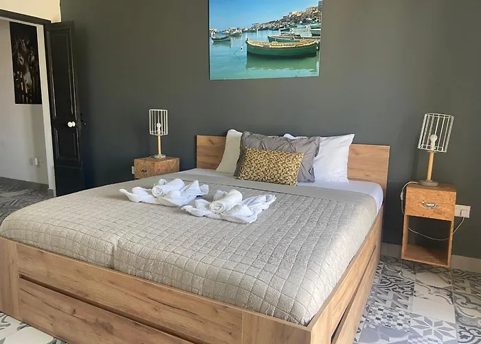 Distant Seaview Penthouse *