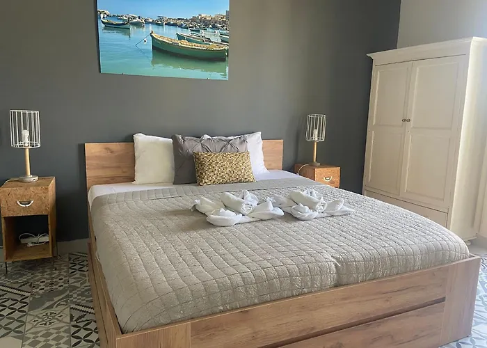 Distant Seaview Penthouse Daire *