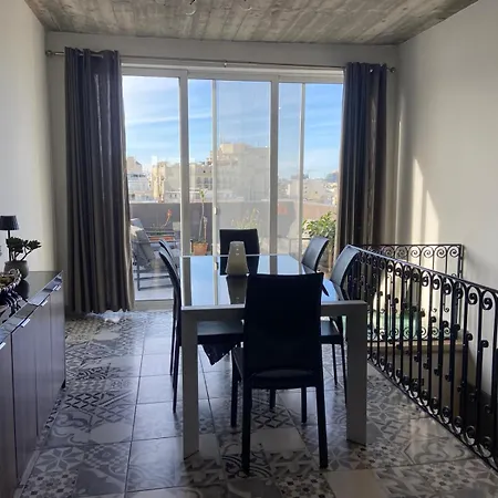 Distant Seaview Penthouse *